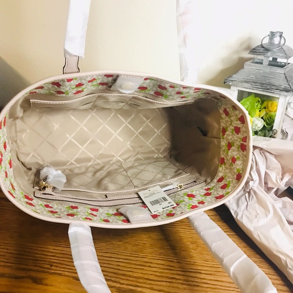 Michael Kors Tote (Authentic) - Picture 12 of 15